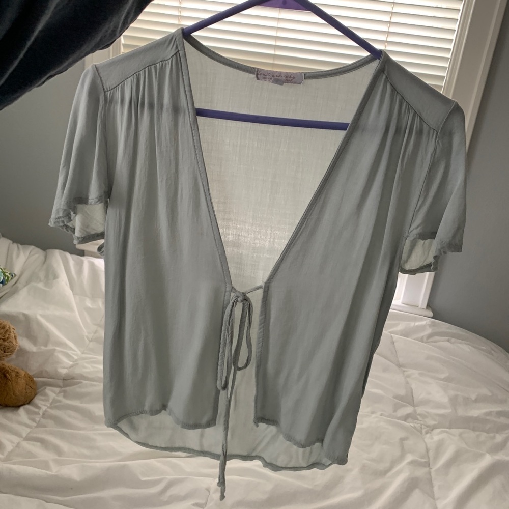 AE Tie up flowy blouse